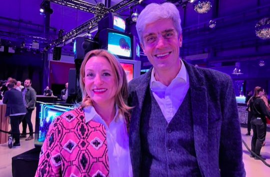 Andrea Haemmerli, Managing Director Seven.One Entertainment Group, zusammen mit Christoph Marty, CEO Goldbach Group, dem Vermarktungspartner von ProSiebenSat.1 in der Schweiz... (Bild © Klein Report)