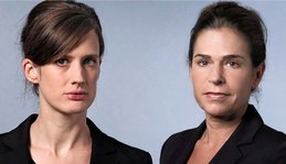 Jennifer Wilton und Dagmar Rosenfeld (v. l.).