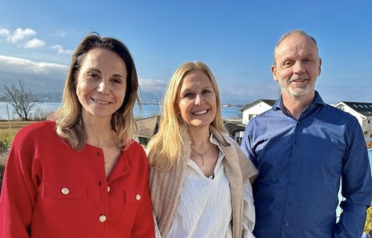 Ex SRF-Sport-Moderatorin Regula Späni (l.), Stadtpräsidentin Barbara Dillier und ex SRF-Sport-Moderator Stefan Bürer...   (Bild zVg./Stadt Rapperswil)