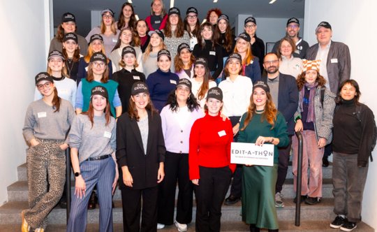 Am Schreibevent «Edit-a-thon» nahmen 200 Menschen an vier Standorten teil... (Bild: zVg)