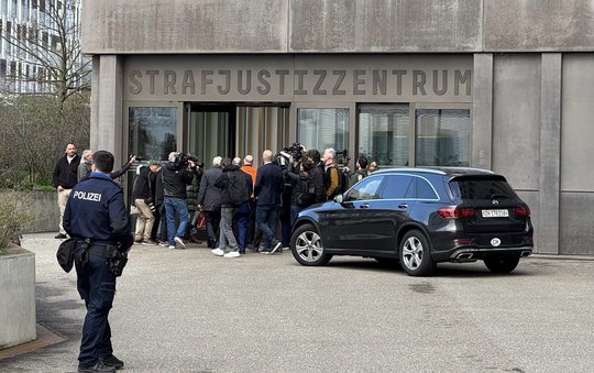 Wieder viele Medienvertreter am Dienstagmorgen im Strafjustizzentrum in Muttenz...   (Bild: Klein Report/zVg)