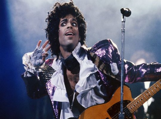 Konnte bereits 2010 hören, was in heutigen Zeiten die Welt beschäftigen wird: Prince...    (Bild: Legacy Recordings) 