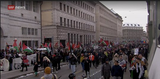 Der umstrittene Slogan «From the river to the sea, Palestine will be free» stand im Zentrum mehrerer Beanstandungen bei einem «Tagesschau»-Beitrag… (Bild: Screenshot SRF-«Tagesschau»)