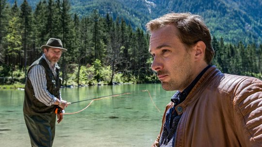 Szenenbild aus «Die Toten von Salzburg». Der Thriller soll am Freitag anstelle von Netrebkos Oper das Publikum vor den Bildschirm locken... 