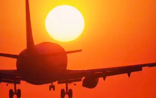 Die Verwertungsgesellschaft Gema hatte wegen dem von der KI verwendeten Liedtext von Reinhard Mey «Über den Wolken» geklagt... (Bild: Youtube)