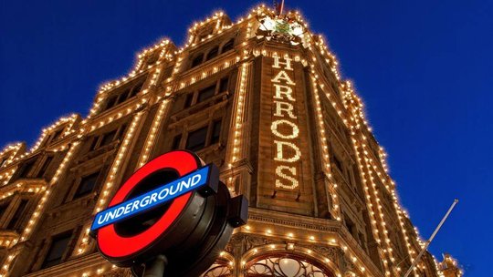 Das Luxuswarenhaus Harrods gehört Investoren aus Katar. Die Werbung für dieses Land soll nun aber in den U-Bahnen verboten werden...         (Bild: Harrods)