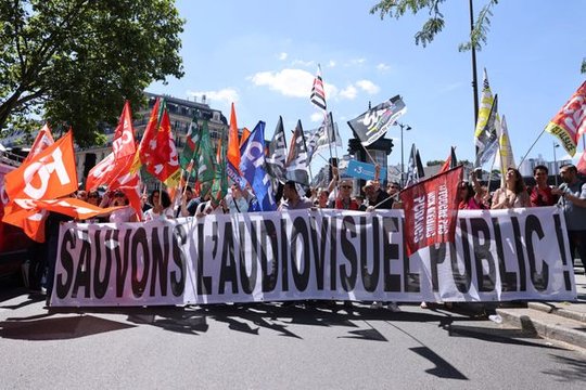 Demonstration in Paris gegen die Abschaffung der Rundfunkgebühren...           (Bild: TF1)