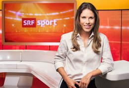 Sie moderiert im Radio und im TV (Bild: SRF)