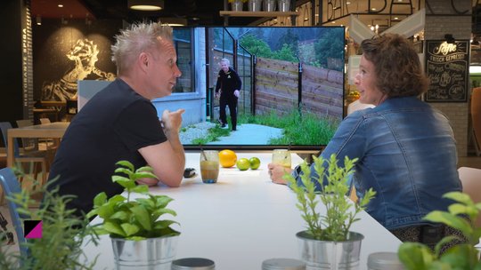 Peter Löhmann und Anna Steiner werden bei Tele M1 wöchentlich auf die Prüfung gestellt und müssen sich in unmöglichen Situationen beweisen...