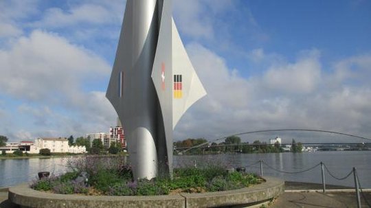 Grenzüberschreitende Ausbildung rund um das Dreiländereck im Kleinhüninger Rheinhafen bei Basel…     (Bild TripAdviser)