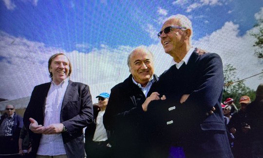 Gipfeltreffen auf dem Sonnenberg: Günter Netzer, Sepp Blatter und Franz Beckenbauer (v.l). (Bild zVg S. Blatter)