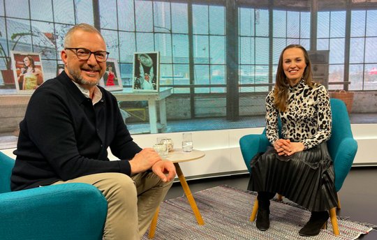  TV-Comeback: Ex-Tennisass Martina Hingis zu Gast bei dem einstigen SRF-Frontmann Patrick Rohr. (Bild © MySports)