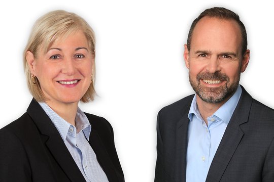 Silvia Stäubli, Geschäftsführerin BrainConnect AG, Stefan Bosshard, CEO CM Informatik AG…         (Bild: zVg)