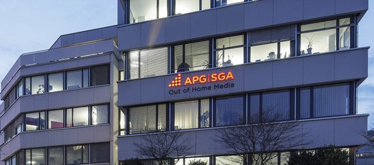 Bei der APG an der Zürcher Giesshübelstrasse 4 brennt im Chef-Büro noch Licht... (Bild: APG/Webseite)