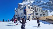 APG am Berg: Plakatwerbung am Fusse des berühmten Dreigestirns Eiger, Mönch und Jungfrau... (Bild: zVg)