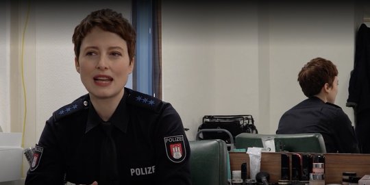 Perdelwitz in einem Making-of zum «Grossstadtrevier»-Film, «St. Pauli, 06:07 Uhr». (Screenshot/NDR)