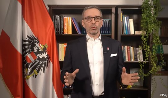 CPAC-Konferenz Budapest 2023: Die Videobotschaft von Herbert Kickl auf dem YouTube-Kanal FPÖ TV…            (Screenshot YouTube)