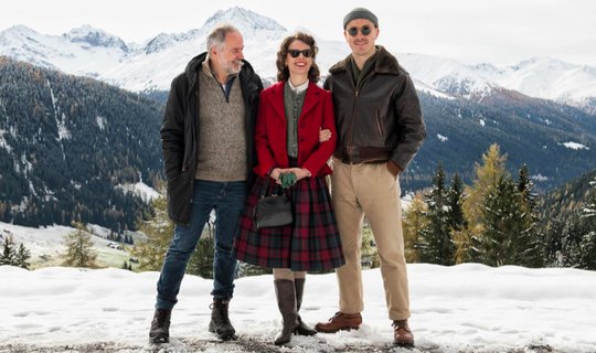 Regisseur Stefan Haupt (links) mit Paula Beer als Julika und Albrecht Schuch als White/Stiller... (Bild © SRF/Aliocha Merker)