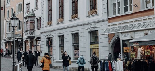 «Schaffhauser Nachrichten» residieren in der eigenen Liegenschaft an der Vordergasse 58... (Bild: Screenshot Google maps)