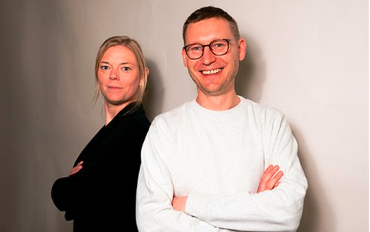 Als Hosts führen Wilma Fasola und Andreas Engel durch den Podcast... (Bild: zVg)