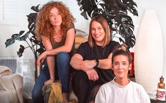 Yvonne Eisenring, Maja Zivadinovic und Gülsha Adilji (v.l.) wollen «den Laden übernehmen»... (Bild: © SRF / zVg)