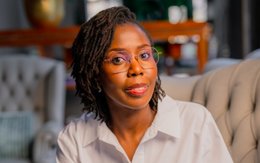 Brenda Lavra kommt während Hotelumbau