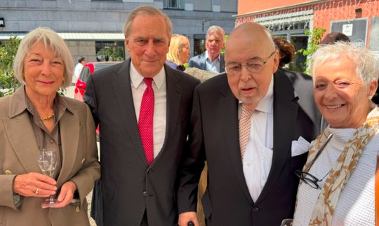 Christine Ungricht Müller, Generalsekretariat Emil Frey AG, «Autohändler» Walter Frey, Geburtstagskind Kari Lüönd und Astrid Käg (v.l., Bild: ©Klein Report)