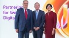  Bundesrat Guy Parmelin, Brad Smith, Vice Chair und President von Microsoft, (Mitte), und Catrin Hinkel, CEO von Microsoft Schweiz...    (Bild: Microsoft Schweiz/zVg)