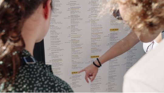 Falls rund um die 300 Filme noch etwas Zeit bleibt, lockt in Locarno die Rotonda mit zahlreichen Acts und Installationen...           (Bild: Locarno Film Festival)