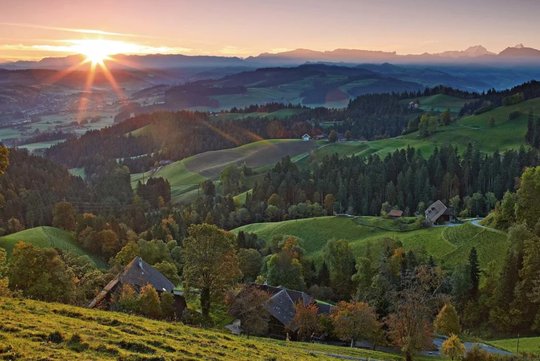 Nur hier wächst der echte Emmentaler, bzw. das Gras für die Milch...      (Bild: MySwitzerland.com)