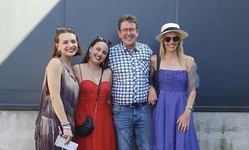 Sarina Rösti, Angela Sempach, Albert Rösti und Theres Rösti (v.l.) vor dem Konzert von Taylor Swift... (Instagram/Rösti)