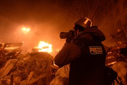 Ein Reporten in Kiew im Februar 2014