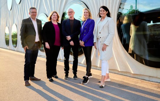 Aus sechs Vorständen werden fünf: Dominik Allemann, Riccarda Engi, Roland Baumann, Katharina Krämer und Marie-Françoise Ruesch (v.l.)... (Foto: zVg)