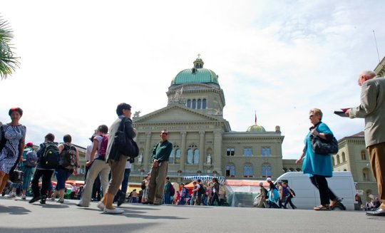 Bund by de Lüt? Dank Seco, Bundesgeldern und Alt Bundesrätin Ruth Metzler etablierte sich die florierende Vernetzung zwischen Demokratie Schweiz und Autokratie Russland. (Bild © parlament.ch)