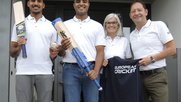 Mr. Cricket und seine Crew: Ashwin Vinod, Jai Sinh, Judith Niggli und Roger Feiner (r. aussen) vor der Geschäftsstelle auf der Forch...    (Bild zVg/TRE)