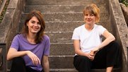 Samantha Zaugg und Charlotte Theile (r.) leiten gemeinsam das Branchenmagazin «Schweizer Journalist:in»...      (Foto: zVg.)  