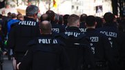 Im Visier der neuen Regelung stehen insbesondere Medienmitteilungen und Medienkonferenzen der Polizei. Die Gesetzesänderung kommt nun voraussichtlich vors Volk.