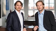 C. Gretzmacher (links) mit Firmenpartner.