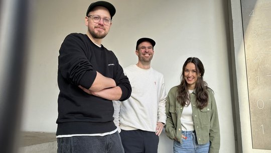 Lukas Frischknecht (l), Luca Stancheris und Maira Weidmann arbeiten bereits mehrere Jahre für die Agentur… (Bild: zVg)