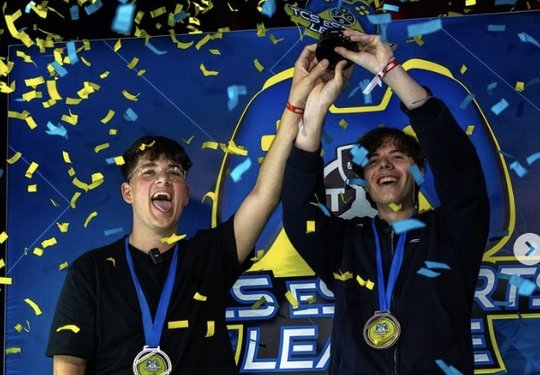 Sieger des grössten Fortnite-LAN-Finales der Schweiz: Das Duo Noahreyli und Juu...   (Bild: zVg)