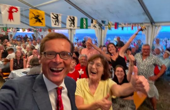Geht in den freundeidgenössischen Nahkampf: Roger Köppel spricht in Baselland zur Lage der Nation... (Bild: zVg / Weltwoche)