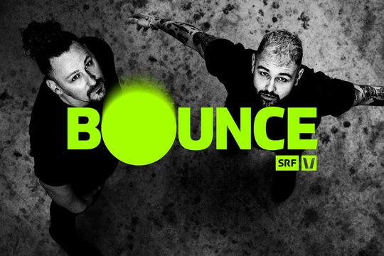 Zu sehen sind die «Bounce»-Hosts Pablo Vögtli (l.) und Livio Carlin jeden Freitag auf Youtube oder auf der Webseite von SRF Virus... (Bild: SRF)