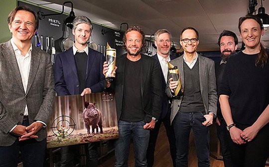 Award persönlich überbracht: Markus Ehrle, Patrick Becker, Rolf Hiltl, Christian Brändle, Markus Ruf, Mario Moosbrugger und Isabelle Hauser (v.l.n.r.)