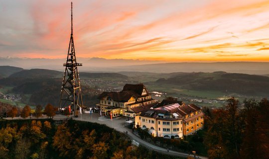 1999 kaufte Giusep Frys Familie das Hotel samt Umschwung und Aussichtsturm. (Bild © Uto Kulm AG)