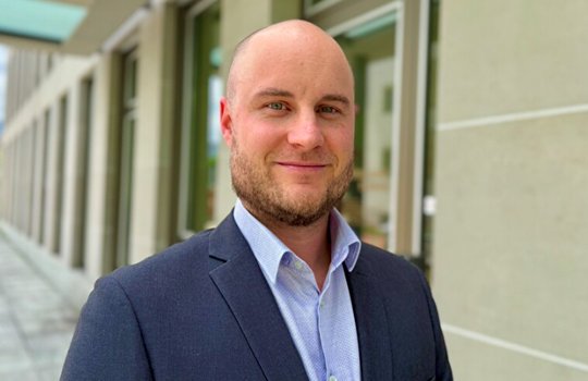 Daniel Keller ist seit Oktober 2024 für den Bereich Social Media von Rapperswil-Jona zuständig... (Bild: zVg)