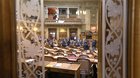 Rechts gegen Links in der zugespitzten SRG-Monsterdebatte am Donnerstag: Kein Gegenvorschlag dafür Ablehung mit 116 zu 74 Stimmen (bei zwei Enthaltungen)...    (Bild: Bundeskanzlei/zVg)