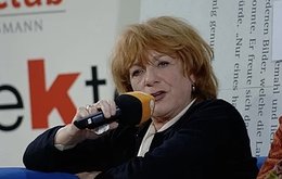 Hannelore Hoger 2005 bei einem ZDF-Talk...