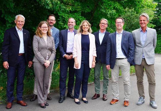 Brigitte Berger Kurzen (4. von links) präsidiert neu den Reiseveranstalter für Ferien in der Schweiz... (Bild: zVg)