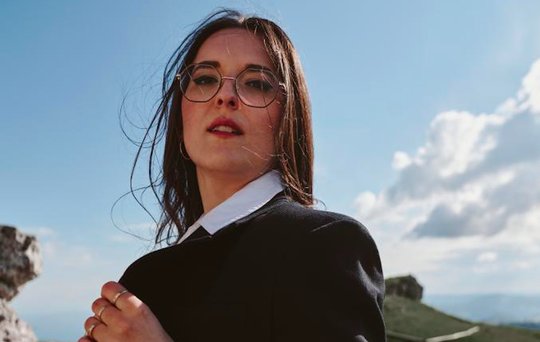 Mit ihrer Musik bewegt sich die Thunerin zwischen Pop, Soul und Rock... (Bild: zVg)