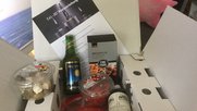 So lässt sich eine virtuelle Party schmecken: die Apéro-Box der Swissfilm Association....     (Foto: Klein Report)